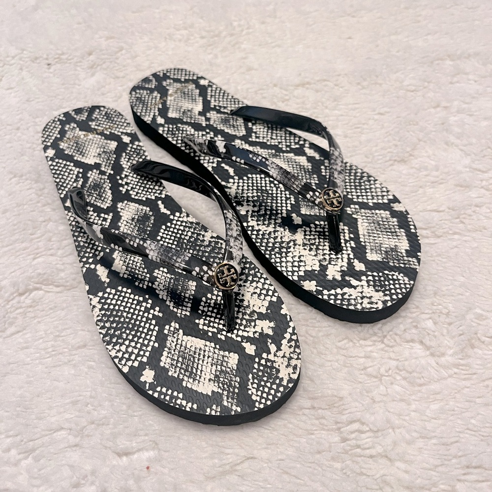 NWOT Tory Burch Snakeskin Flip Flops